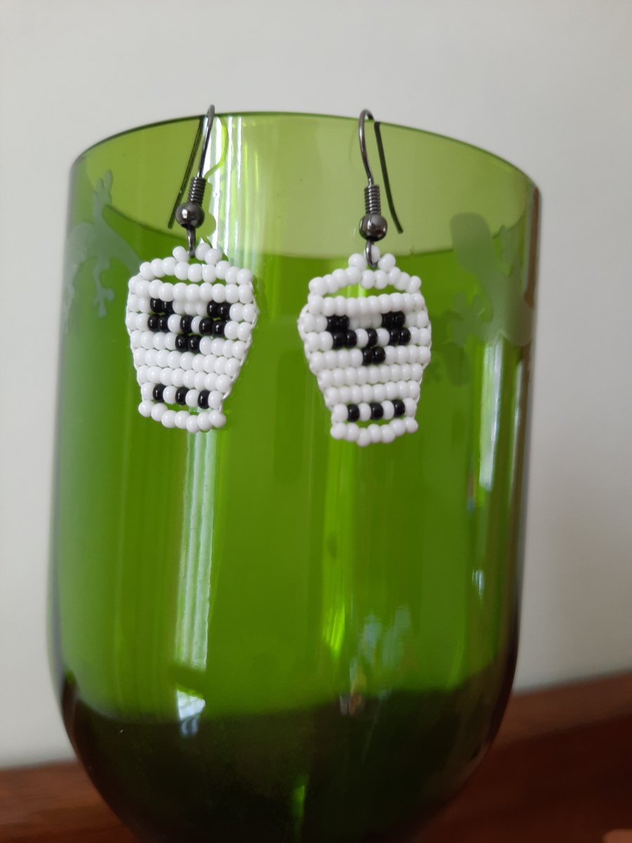 Skull Beadwork Earrings (1)