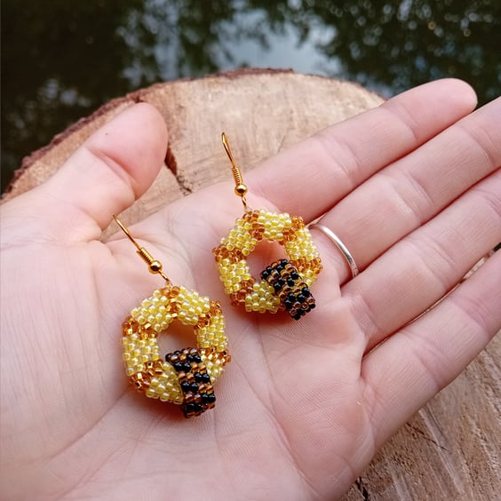 Abstract bumblebee golden honeycomb hoop earrings