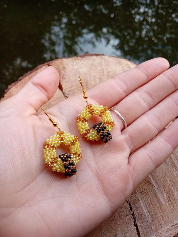Abstract bumblebee golden honeycomb hoop earrings