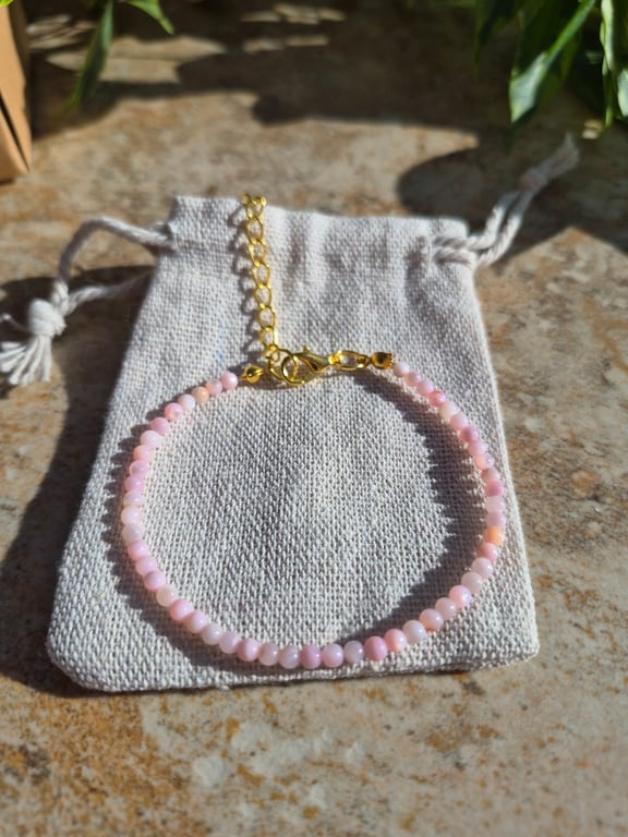 Dainty Pale Pink Seashell Pearl Bead Bracelet