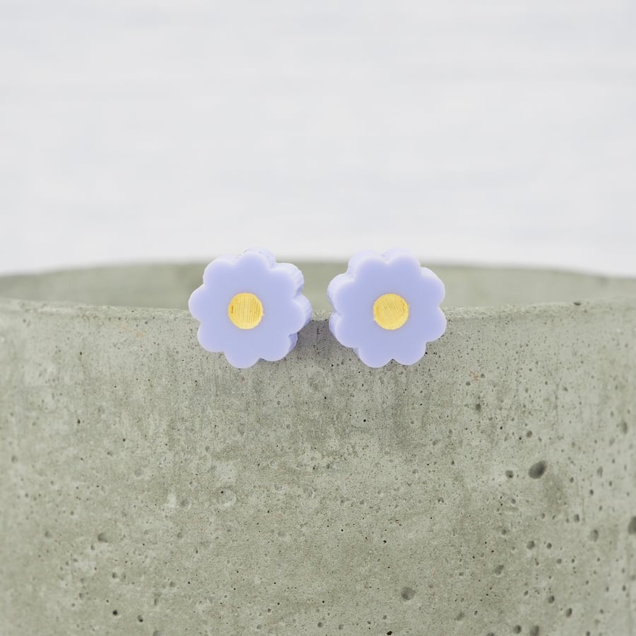 Pastel lilac flower studs - Titanium stems - Hypoallergenic