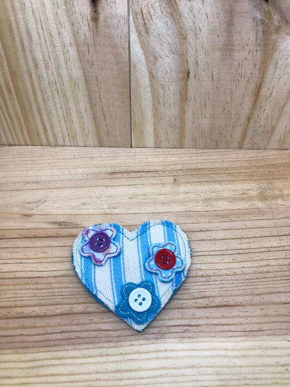 Turquoise Ticking Flower Brooch.  (079)