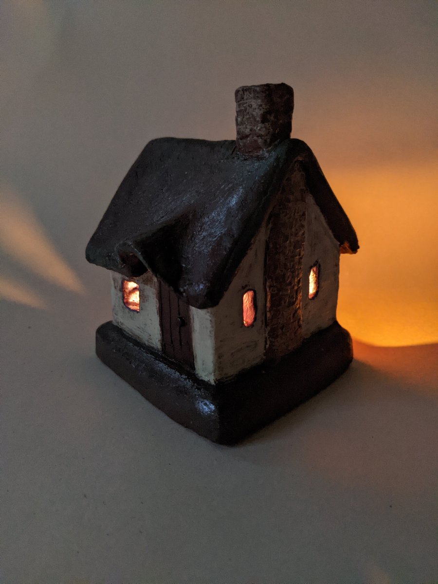  Cottage tealight holder