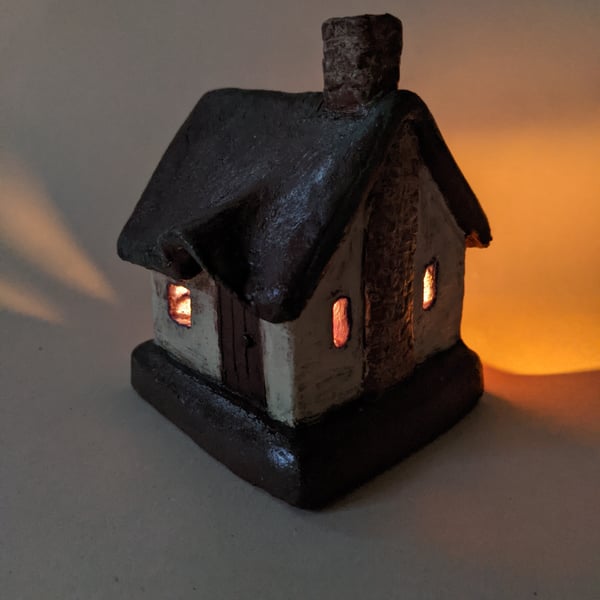  Cottage tealight holder