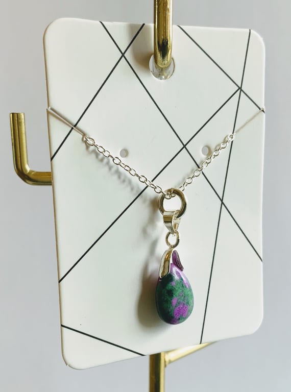 Teardrop Gemstone Pendant Necklace.