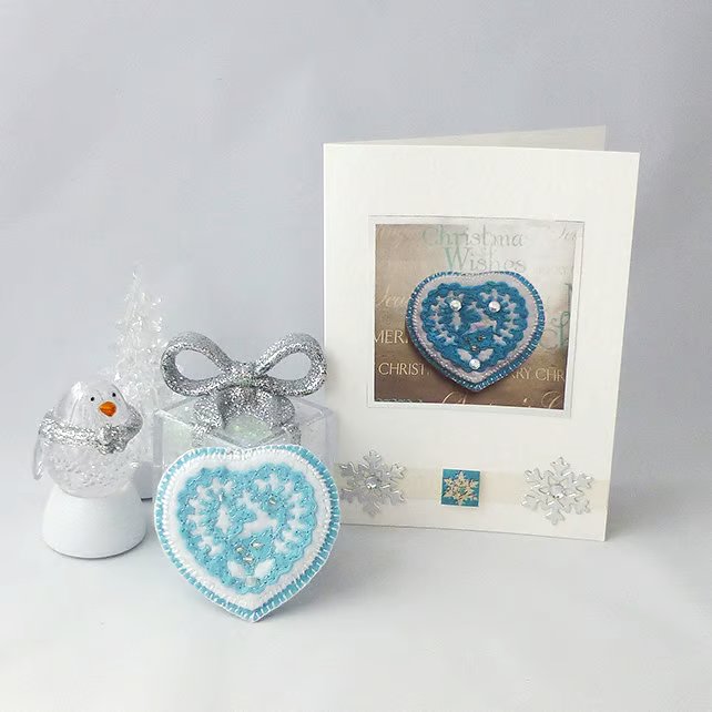 Christmas heart brooch