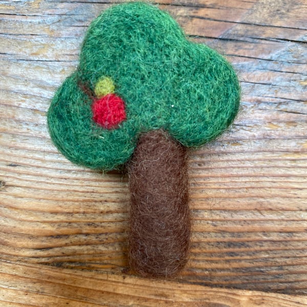  Felt Tree Brooch. (556)