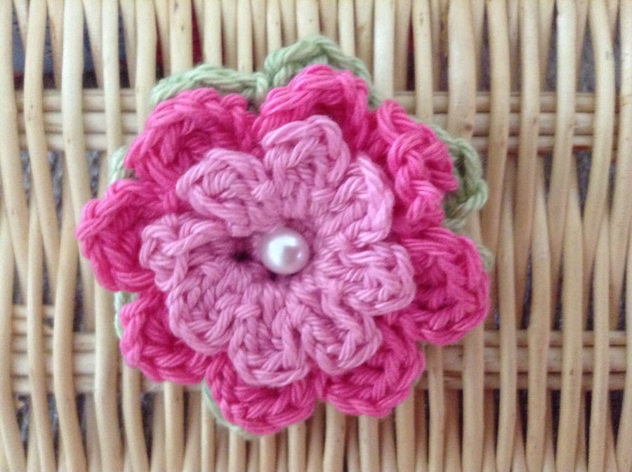 Crochet Flower Brooch Corsage in Pink