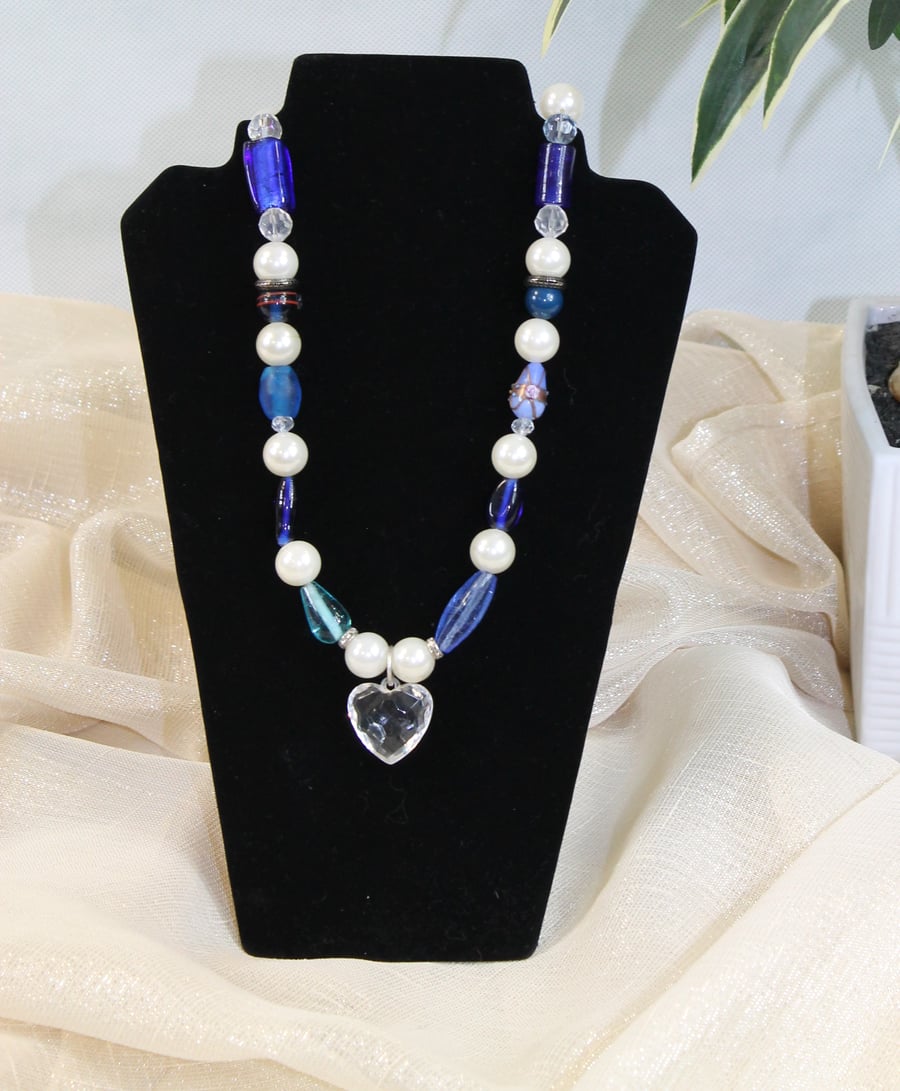 EL32 Glass and Pearl with Heart Pendant