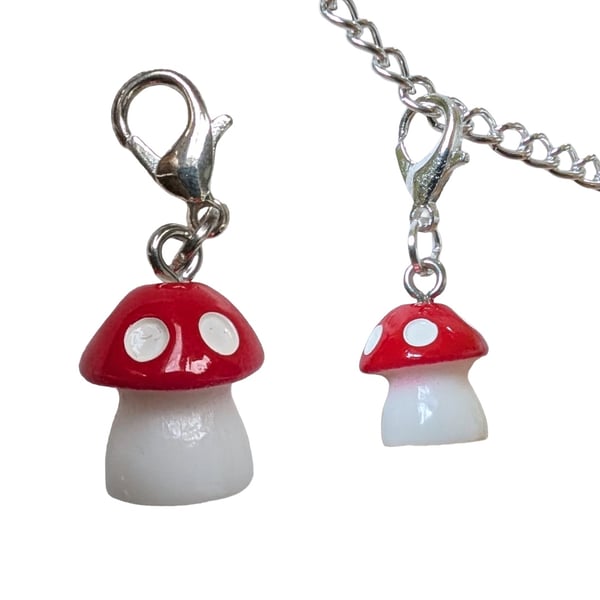 Detachable red mushroom charm