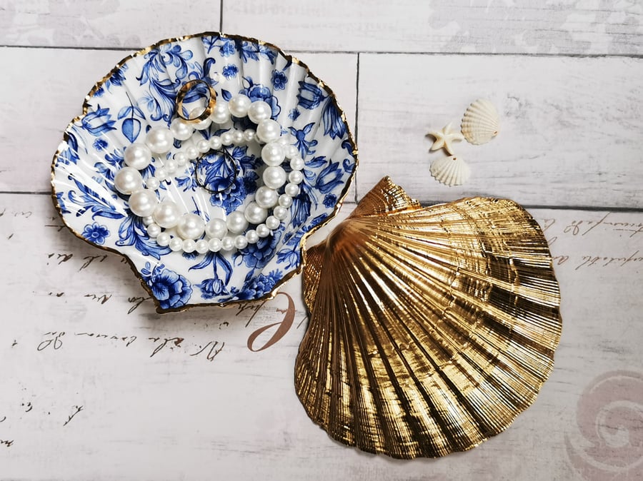 Blue & White Floral Scallop Shell Trinket Dish or Ring Tray