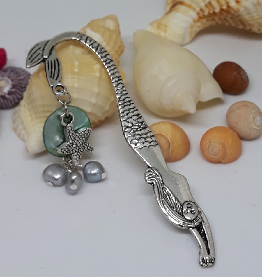 SM19 Small mermaid bookmark with shell and starfish