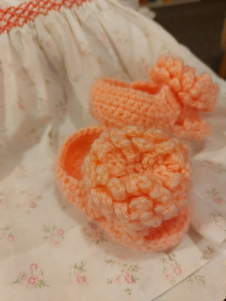 Pompom peep toes baby shoes