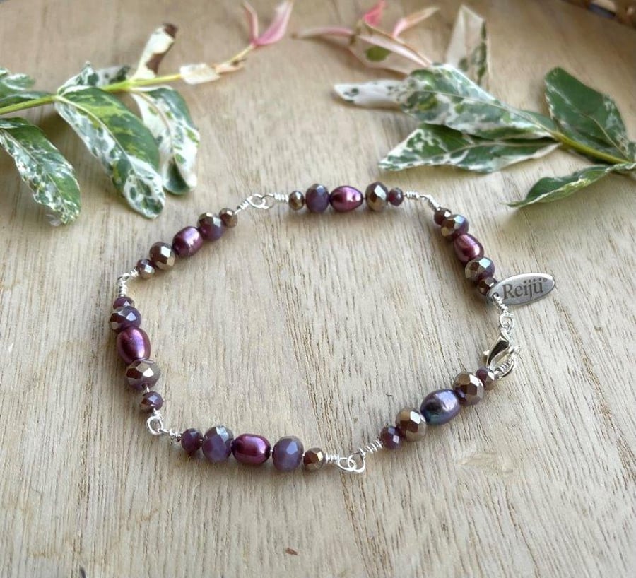 Mauve Freshwater Pearls Beaded Bracelet