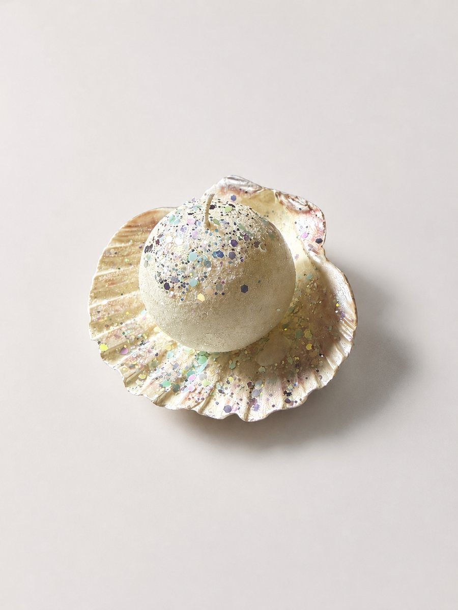 Ocean Pearl Round Scented Candle with Handcrafted Iridescent Glitter Shell Dish