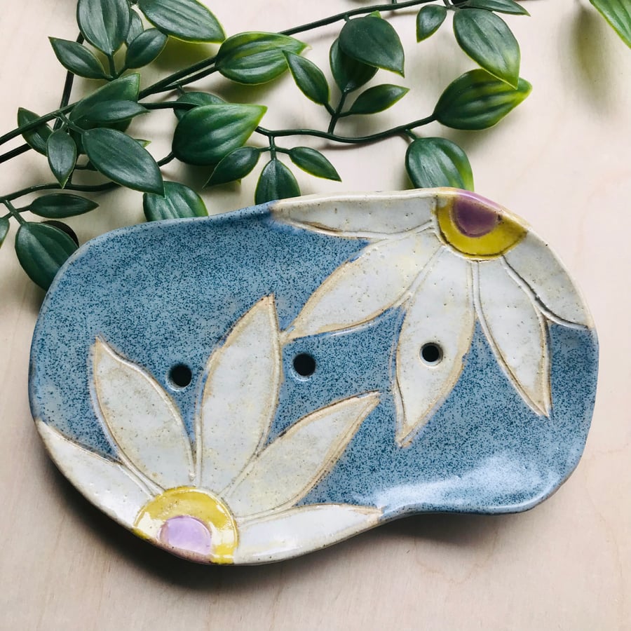 Daisy soap dish