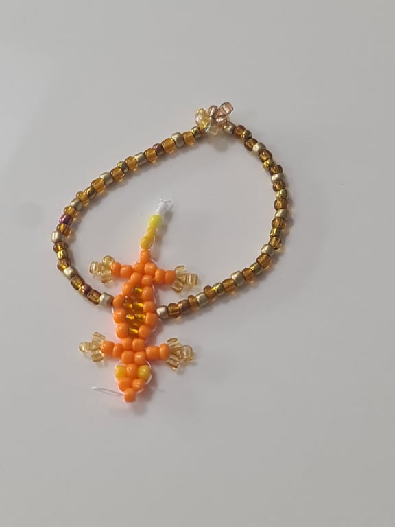 A cute beaded lizard made from 3mm seed beads.