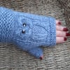 BLUE FINGERLESS OWL DESIGN GLOVES