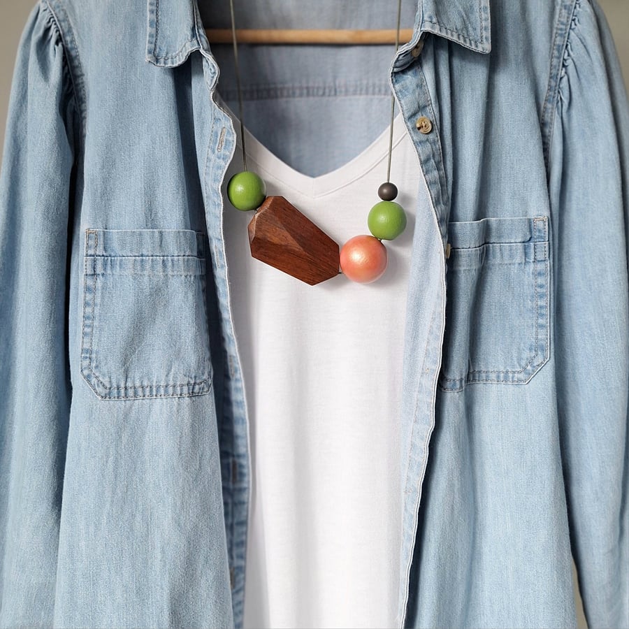 Bubbles - Vintage bead mixed with hand painted wooden beads in coral and green