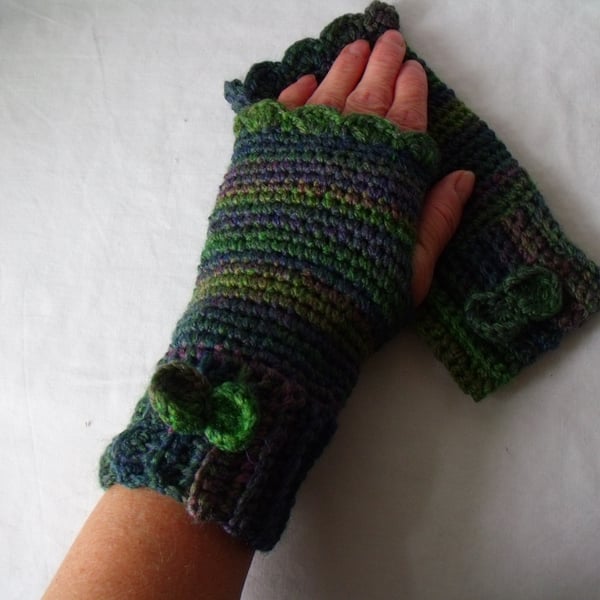 acrylic girls fingerless mittens, green crocheted fingerless gloves, small