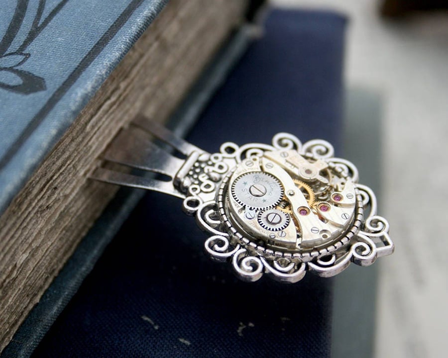 Vintage-inspired Steampunk Metal Bookmark with Watch Mechanism