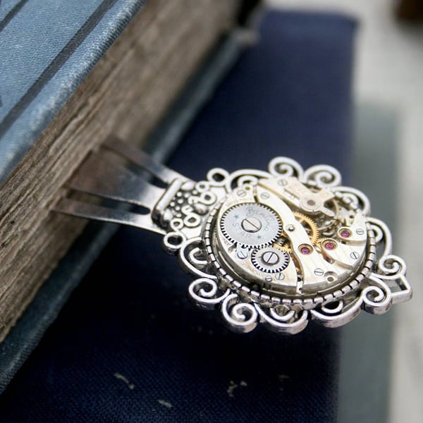 Vintage-inspired Steampunk Metal Bookmark with Watch Mechanism
