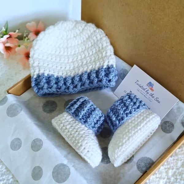 Crochet Baby Hat & Booties Gift Set – Periwinkle Blue and White
