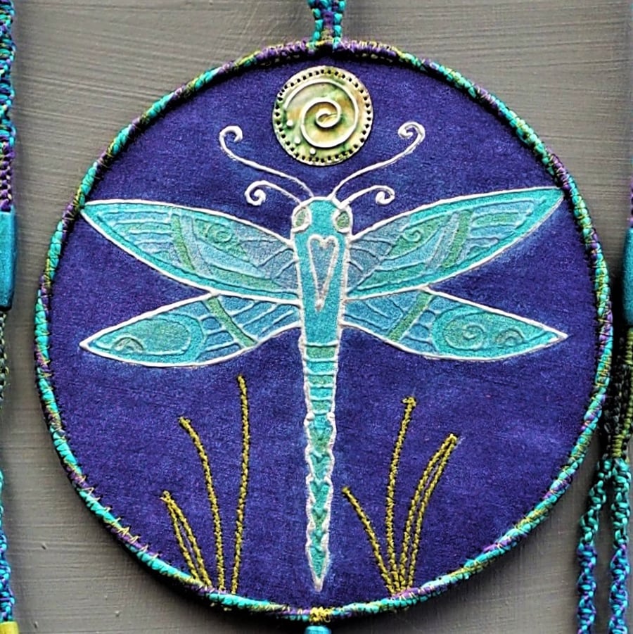 DMVM2501 - Dragonfly Mandala Totem - 15cm diameter (70cm long) Purple - Green