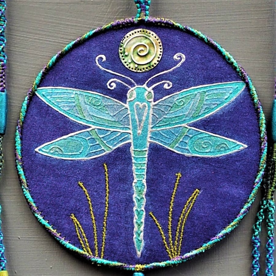 DMVM2501 - Dragonfly Mandala Totem - 15cm diameter (70cm long) Purple - Green