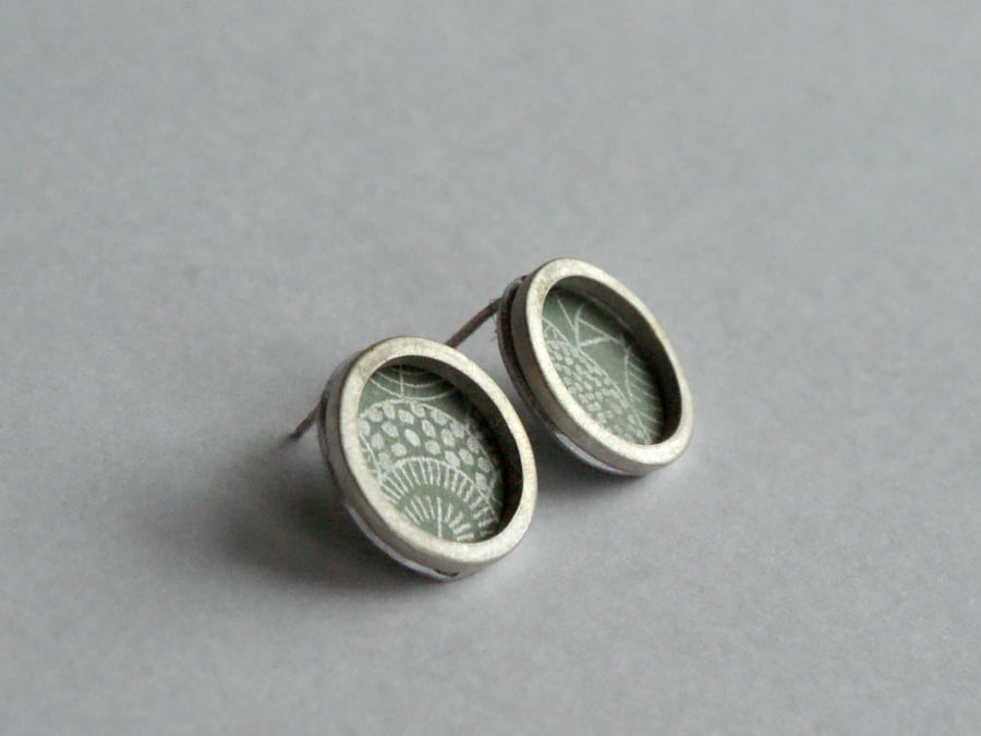 Green forest pattern studs - silver circle