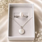 Memorial jewellery set with ashes inclusion