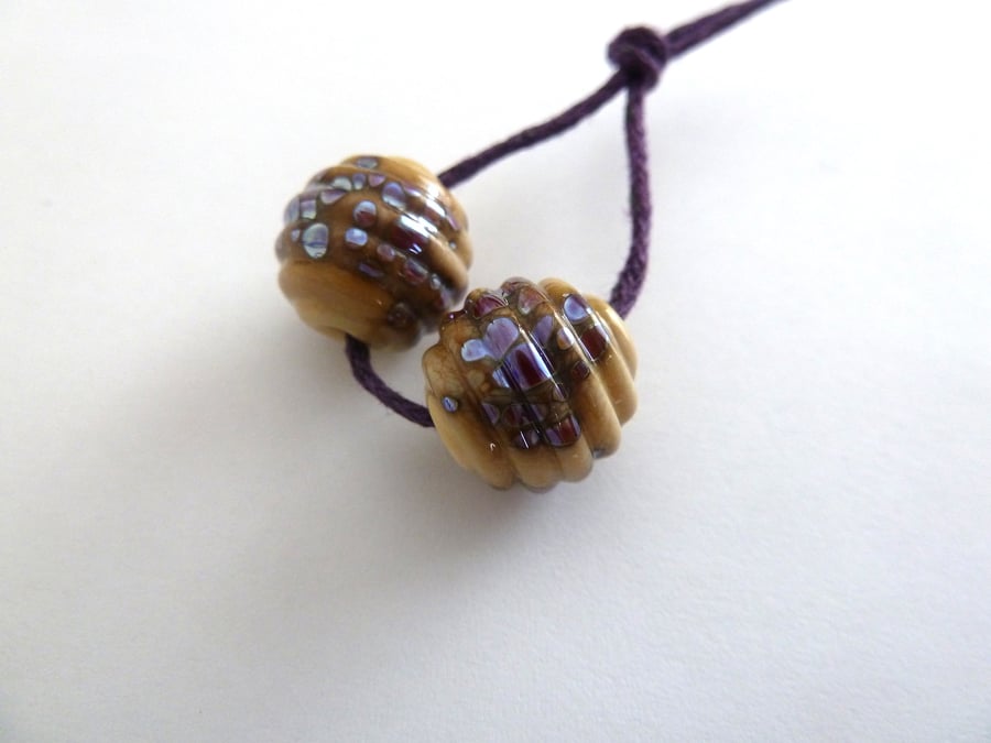 ivory and silver ribbed lampwork glass beads