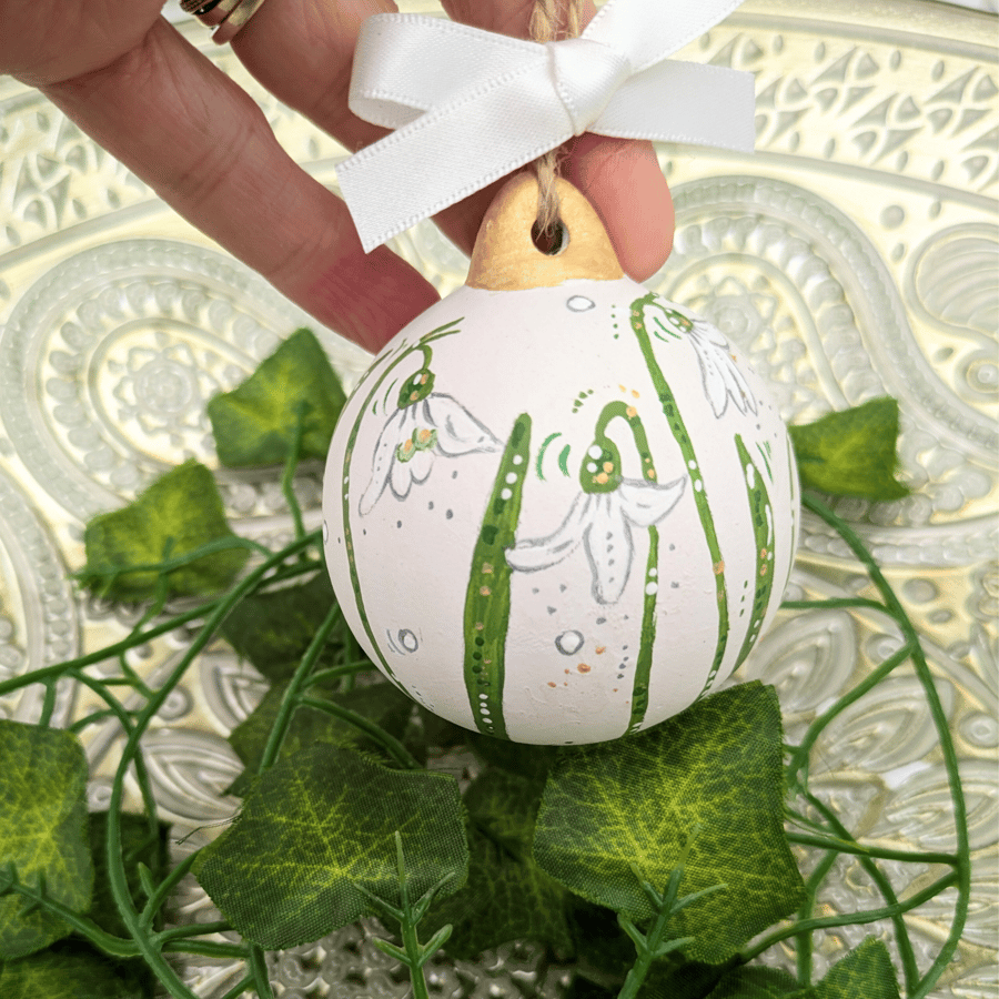 Snowdrop hand-painted round ceramic bauble
