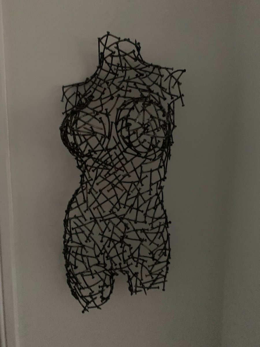 Sculpture of naked lady 