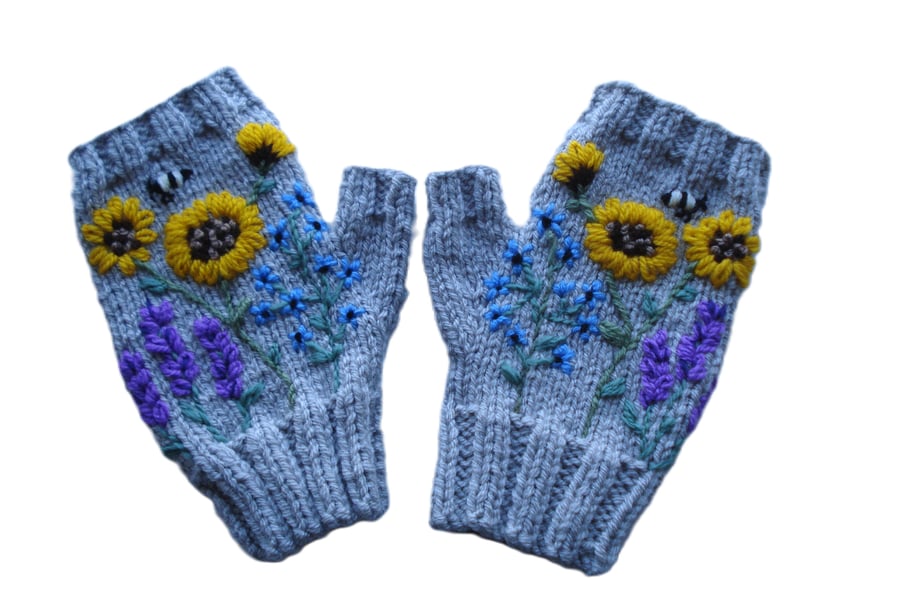 Hand Knitted And Embroidered With Flowers Grey Fingerless Gloves (J45)