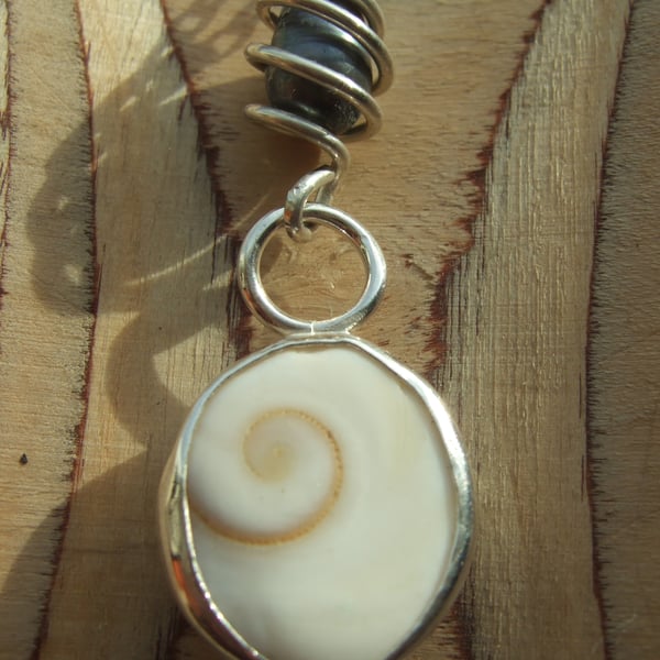 Shiva's Eye Shell and Black Pearl Pendant