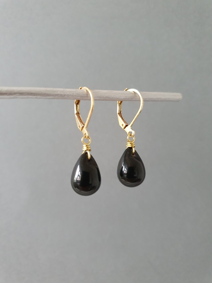 Minimalist hot sale dangle earrings