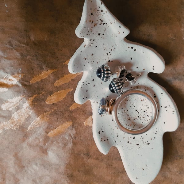 Small oak leaf ring & ear stud tray, jewellery tray, trinket dish, beads sorter