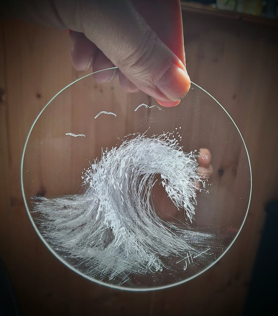 Ocean wave on a glass window disk 