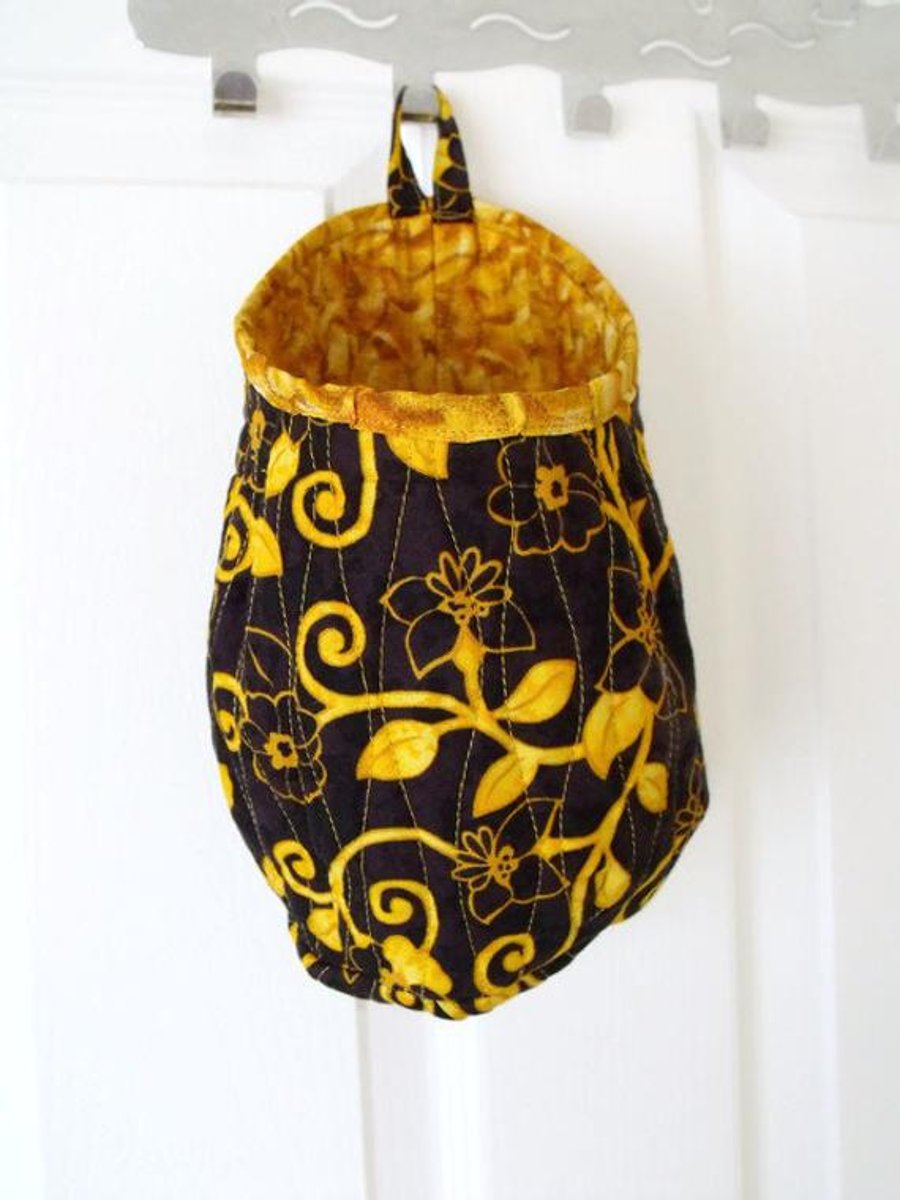 quilted door handle storage bag, storage pod, black and gold