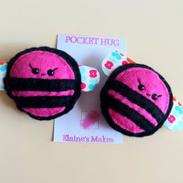 'Bumble Bee' pocket hug & pocket hug card hand sewn in wool blend felt  (h pink)