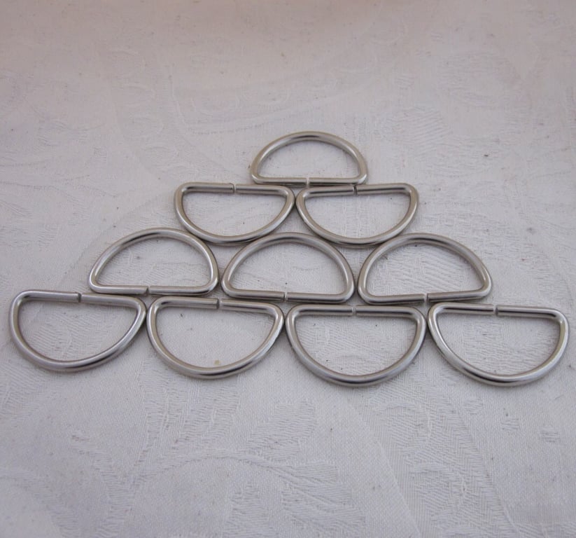 10 Medium Large Silver Tone D Rings