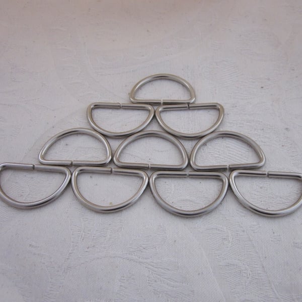 10 Medium Large Silver Tone D Rings