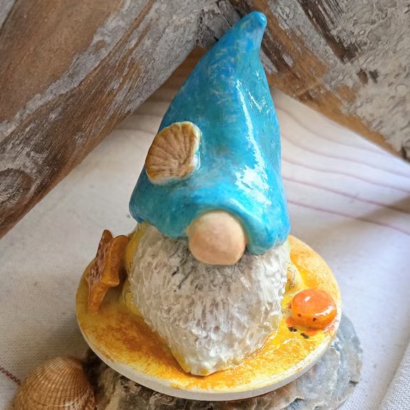 'Charlie and the crab' gnome
