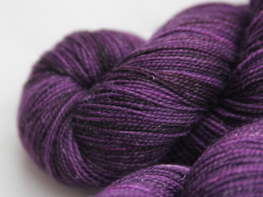As if by magic - Sparkly superwash merino-nylon 4-ply yarn