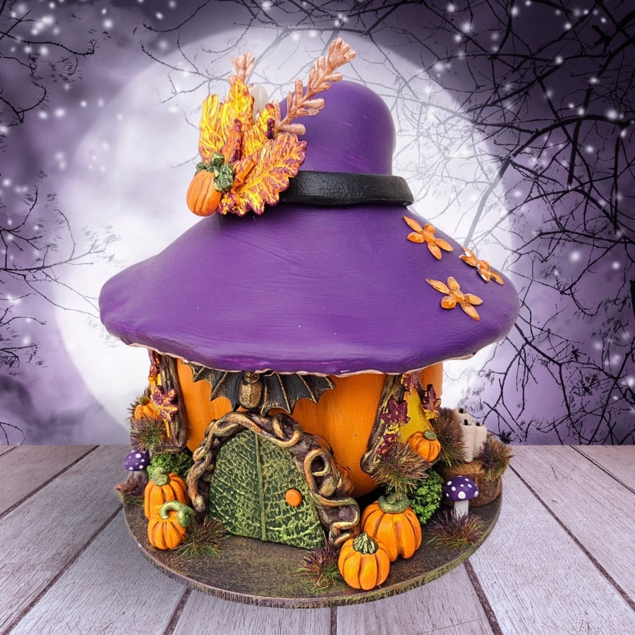 Pumpkin Witch Cottage - Halloween Decoration