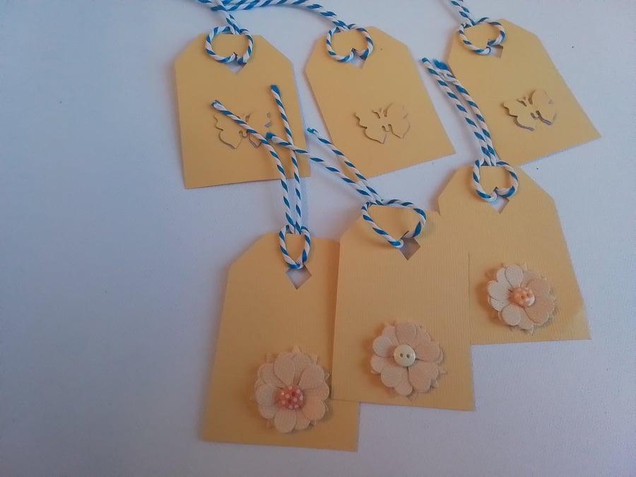 Pack of 6 gift tags. Handmade gift tags. Butterflies. Flowers.