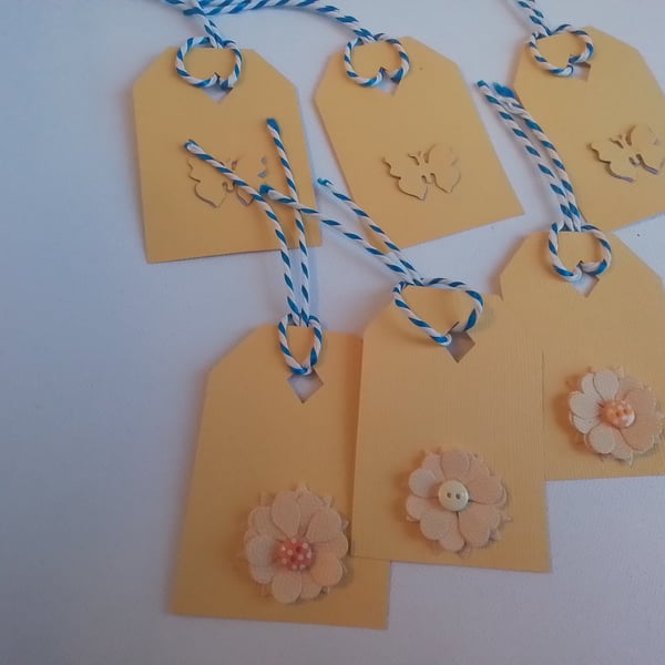 Pack of 6 gift tags. Handmade gift tags. Butterflies. Flowers.