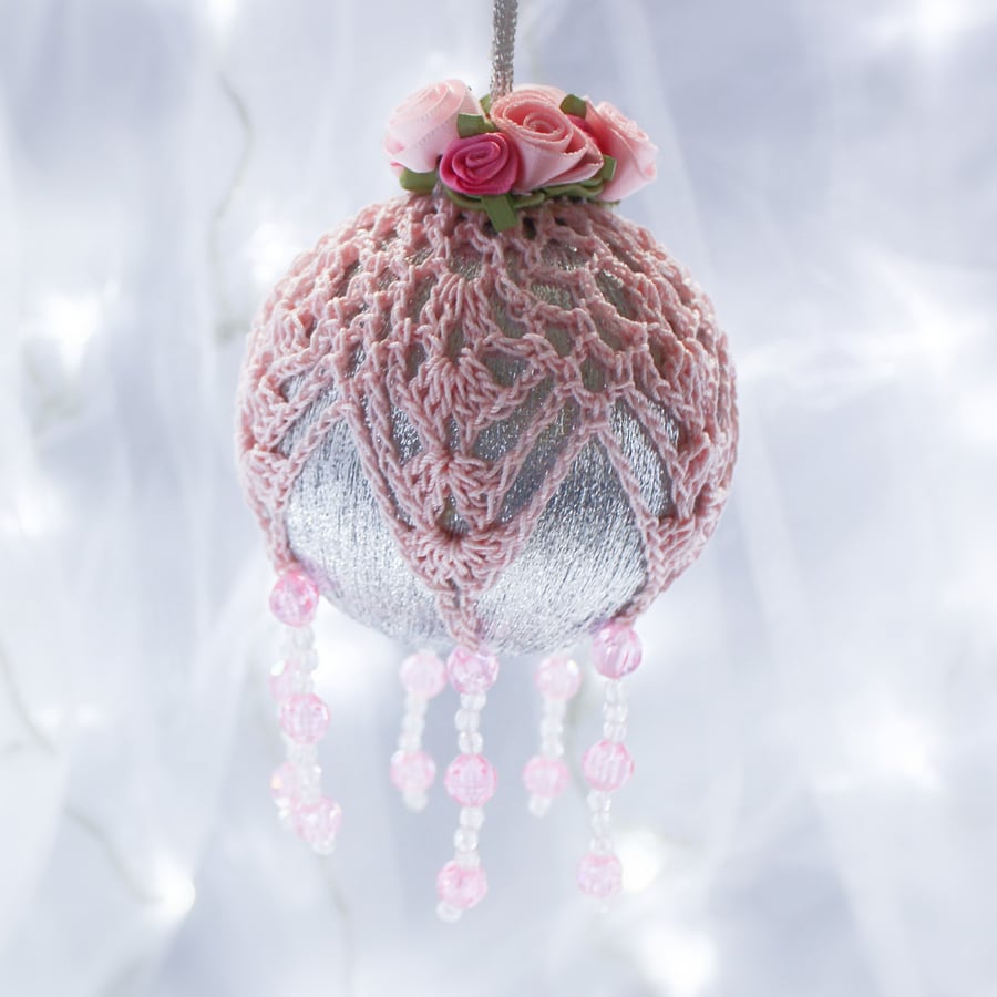 Christmas bauble silver and pale pink crochet lace vintage style, M4