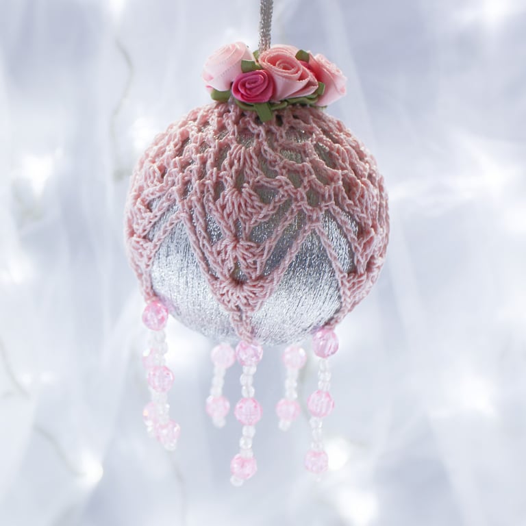 Christmas bauble silver and pale pink crochet lace vintage style, M4